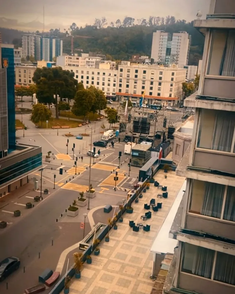 Vista desde el piso 9 hacia la plaza del centro de Concepción